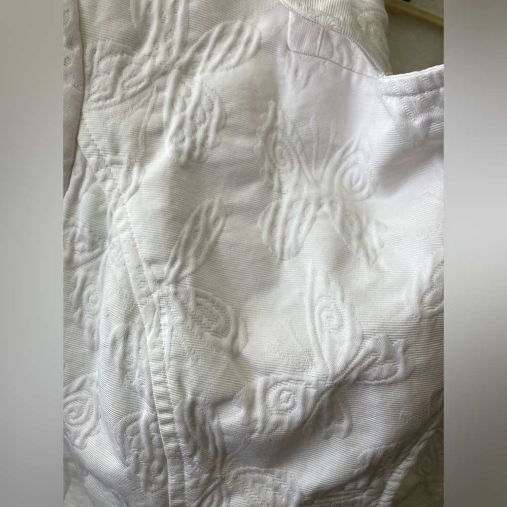White Embossed Patterned Blazer - Picture 4 of 7